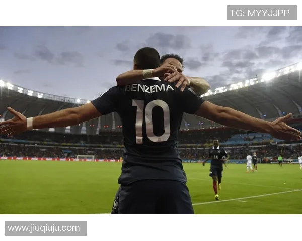 足球明星高清瞬间展现球场魅力与荣耀精彩时刻全景回顾